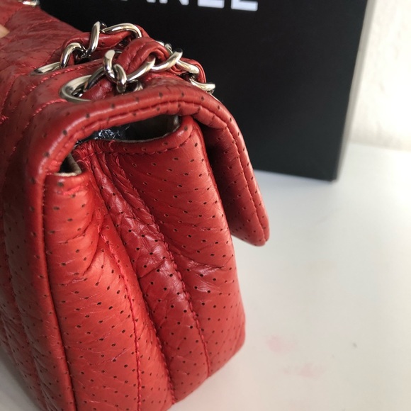 CHANEL RED 2.55 TIMELESS DOUBLE SILVER CHAIN BAG perforated leather - Picture 11 of 12